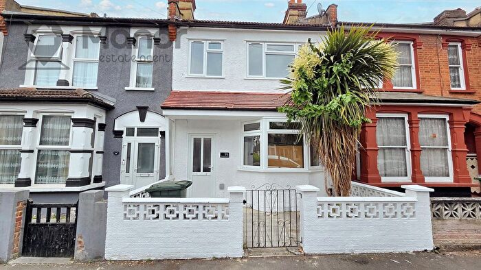 4 Bedroom Terraced House To Rent In Chesterford Road, Manor Park, E12