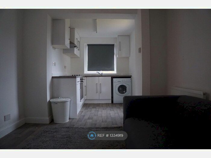 5 Bedroom Semi-Detached House To Rent In Burgess Road, Southampton, SO16