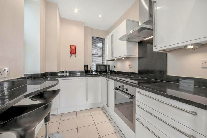 2 Bedroom Flat To Rent In Commercial Road, Limehouse, London, E14