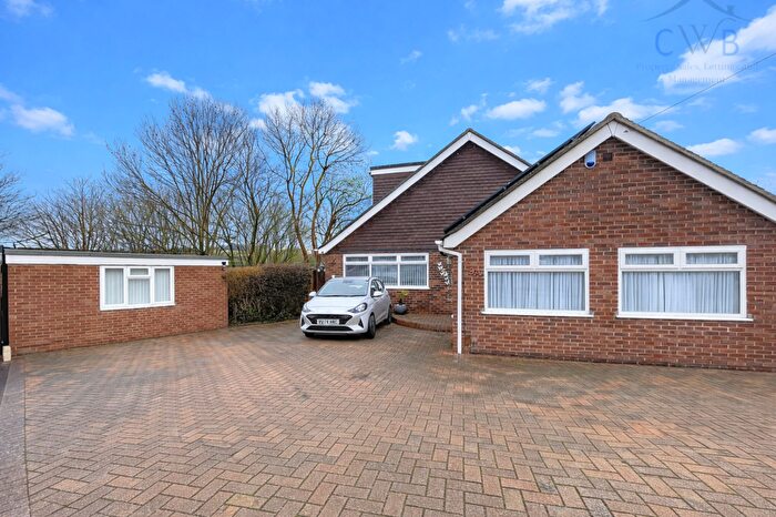 2 Bedroom Bungalow For Sale In Gorham Close, Snodland, ME6