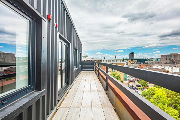 2 Bedroom Apartment To Rent In Apt Qube, West Street, S1