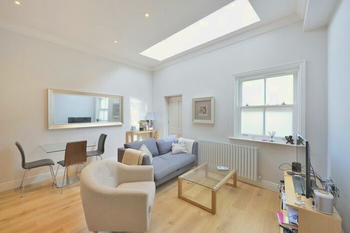 2 Bedroom Flat To Rent In Green Lanes, London, N16