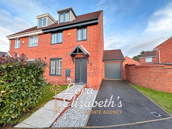 3 Bedroom Semi-Detached House For Sale In First Oak Drive, Clipstone, NG21