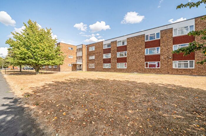 1 Bedroom Flat For Sale In Long Meadow, Aylesbury, Buckinghamshire, HP21