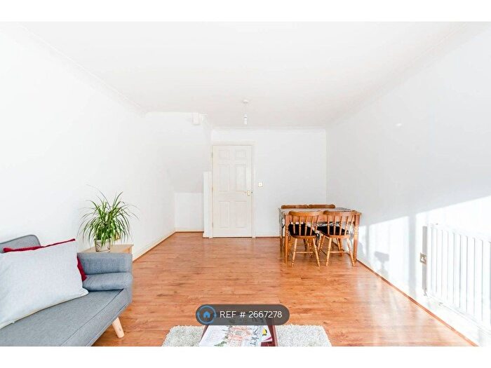 3 Bedroom Terraced House To Rent In Banfield Road, London, SE15