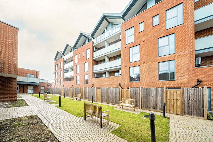 3 Bedroom Flat To Rent In East Road, Wimbledon, SW19