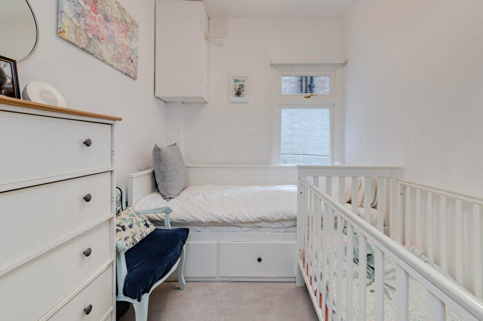 2 Bedroom Flat For Sale In Jerningham Road, SE14