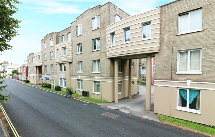 2 Bedroom Flat To Rent In Sea Front, Hayling Island, PO11