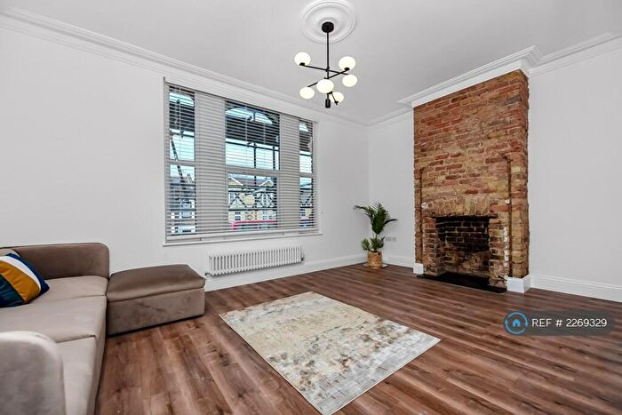 2 Bedroom Maisonette To Rent In Lea Bridge Road, London, E10