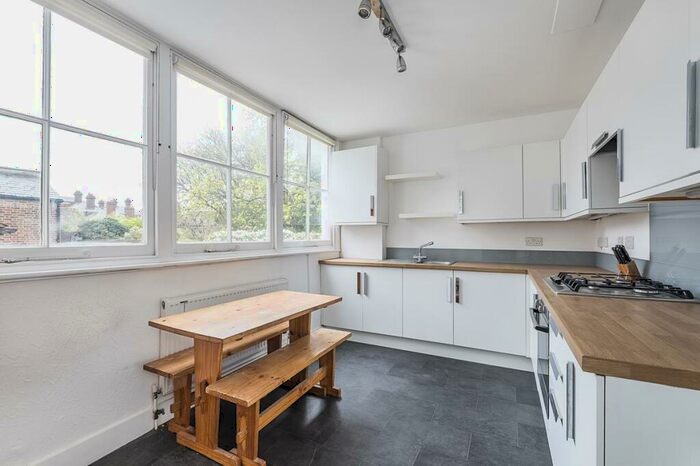 3 Bedroom Apartment To Rent In Summer Road, Thames Ditton, KT7