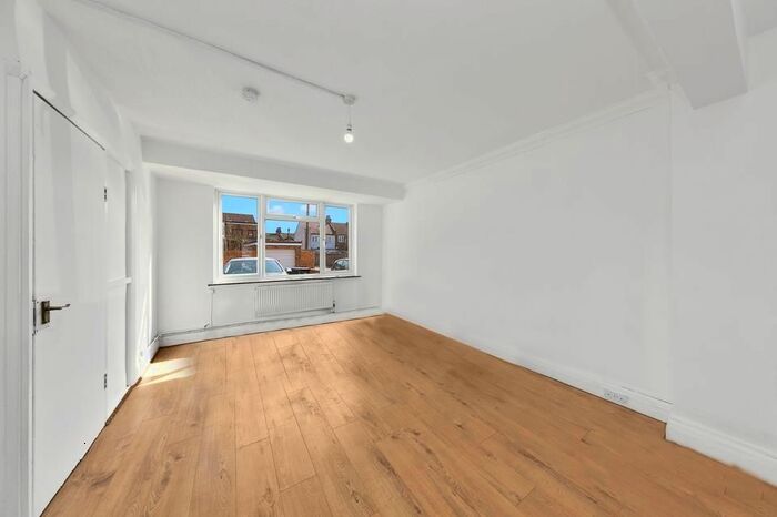 4 Bedroom Terraced House To Rent In Oxford Close, London, N9