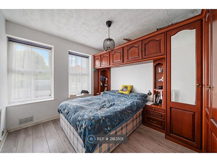 1 Bedroom Flat To Rent In Leathwell Road, London, SE8