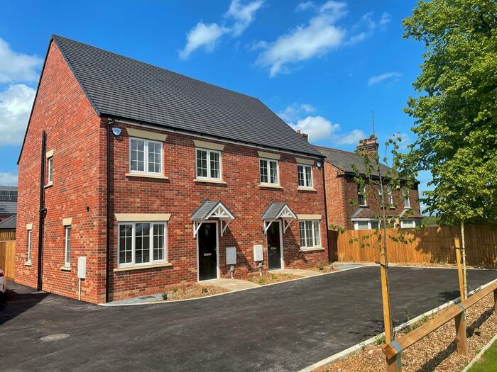 3 Bedroom Semi-Detached House To Rent In Roxton Road, Great Barford, MK44