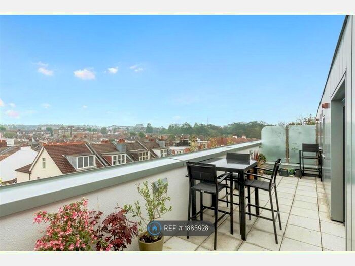 3 Bedroom Flat To Rent In Montefiore Road, Hove, BN3