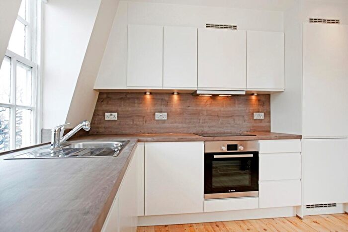 2 Bedroom Flat To Rent In A Brent House Brenthouse Road, E9