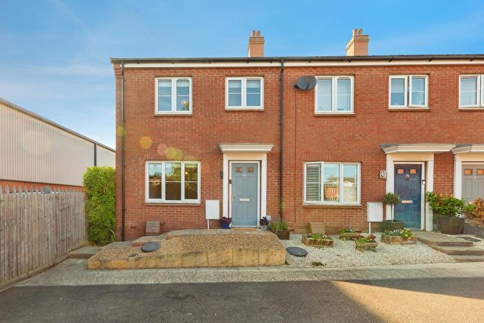 3 Bedroom End Terrace House For Sale In Chappell Close, Aylesbury, HP19