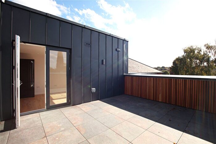 2 Bedroom Flat To Rent In Churchfield Road, Weybridge, Surrey, KT13