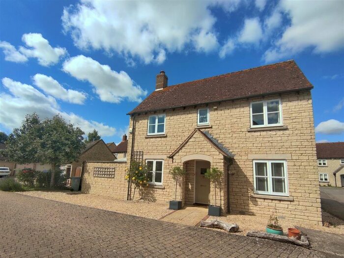 3 Bedroom Detached House For Sale In Woodside Drive, Bradwell Village, Nr Burford, OX18