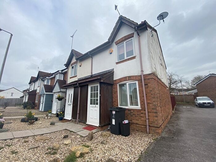 2 Bedroom House To Rent In Freshbrook, SN5