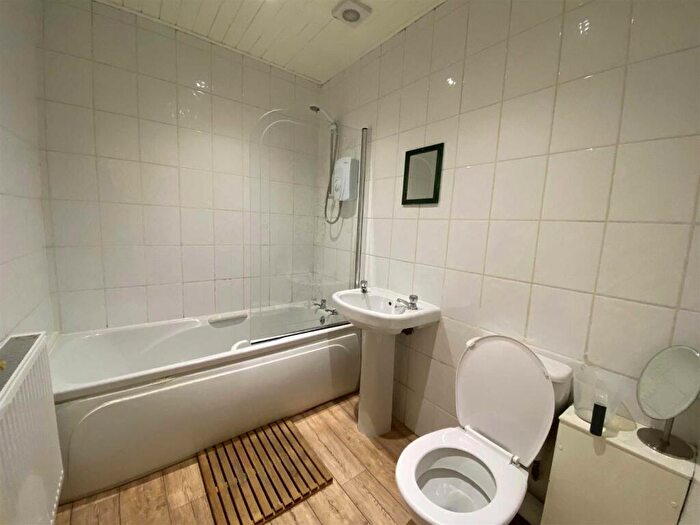 3 Bedroom Flat To Rent In Kersland Street, Hillhead, Glasgow, G12