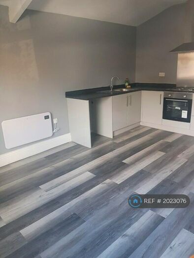 2 Bedroom Flat To Rent In () Savile Park Road, Halifax, HX1