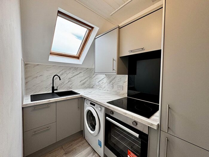 1 Bedroom Flat To Rent In Top Floor Flat Right, South Mount Street, Aberdeen, AB25