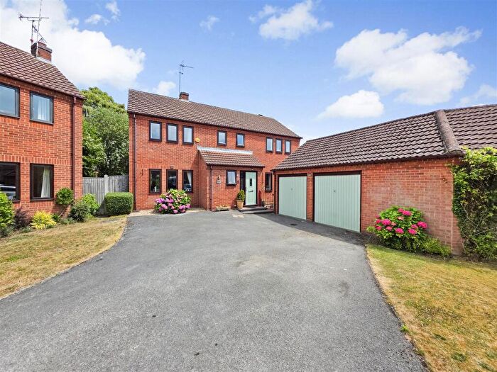 4 Bedroom Detached House For Sale In Chimes Meadow, Southwell, NG25