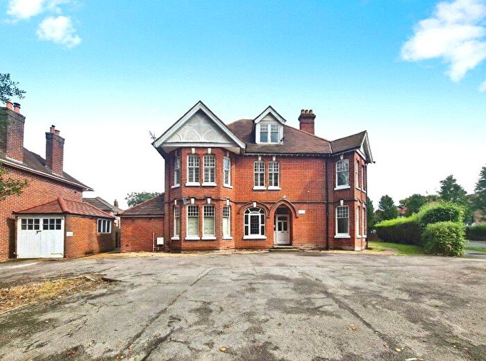 2 Bedroom Flat To Rent In Redlands Drive, Southampton, Hampshire, SO19