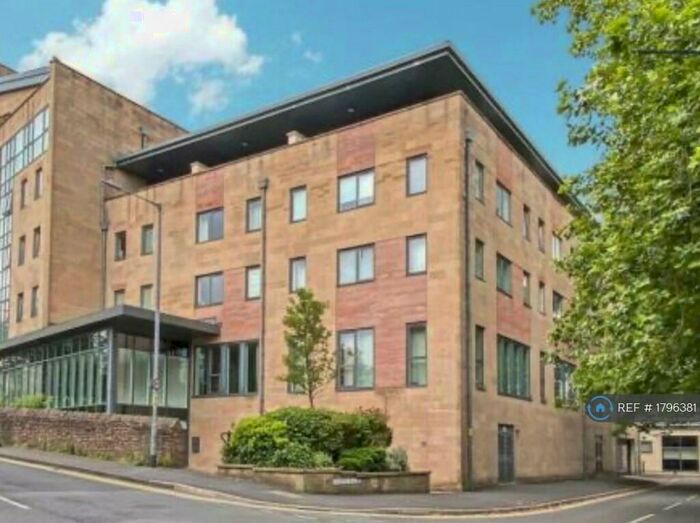 2 Bedroom Flat To Rent In Court View House, Lancaster, LA1