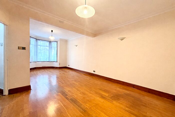 3 Bedroom Terraced House To Rent In Wyndham Road, London, E6