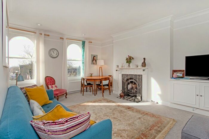 2 Bedroom Flat To Rent In Osborne Road, Windsor SL4