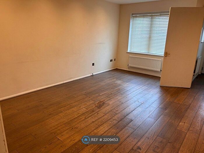 3 Bedroom End Of Terrace House To Rent In Aylesham Close, Mill Hill, NW7