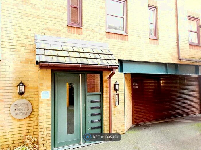 2 Bedroom Flat To Rent In Castle Street, Barnstaple, EX31