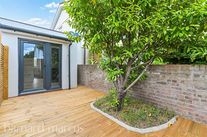 1 Bedroom Maisonette For Sale In Barnlea Close, Feltham, TW13