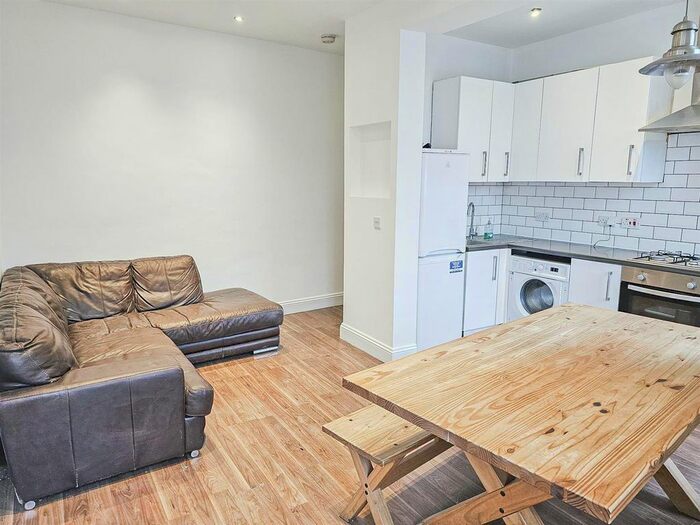 2 Bedroom Flat To Rent In Albion Parade, London, N16