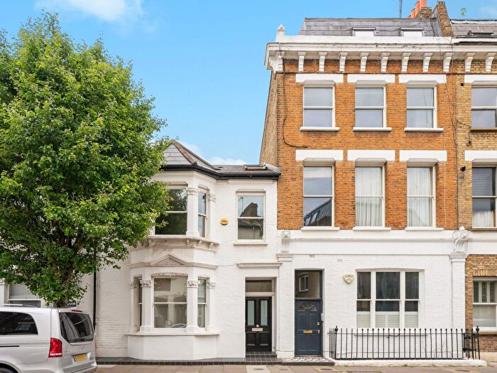 3 Bedroom Flat For Sale In Blythe Road, London, W14