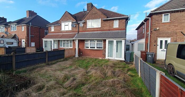 3 Bedroom Semi Detached House For Sale In Yew Tree Road, Shelfield, Walsall, West Midlands, WS4