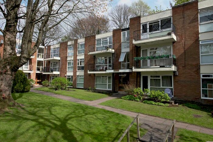 2 Bedroom Flat To Rent In Milton Court, Salford, M7