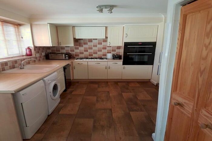 4 Bedroom Semi-Detached House To Rent In Ringmer Drive, Brighton, BN1