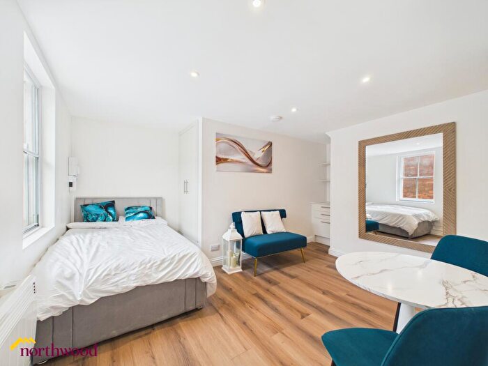 1 Bedroom Flat To Rent In George Street, Banbury, OX16