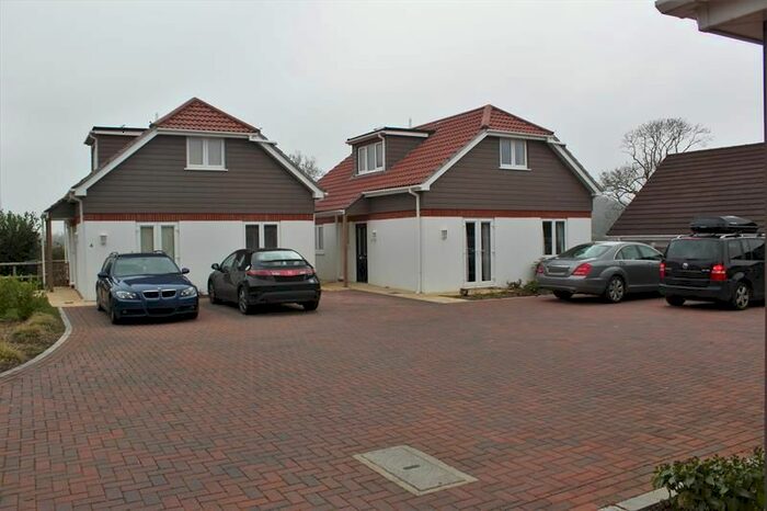 4 Bedroom Detached Bungalow To Rent In Wimborne Road, Bournemouth, BH10