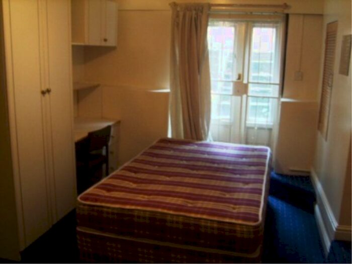 3 Bedroom Terraced House To Rent In A Regent Park Terrace, LS6