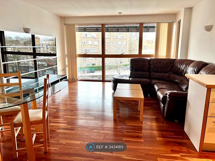 2 Bedroom Flat To Rent In Gainsborough Studios North, London, N1