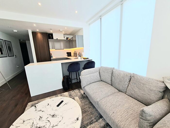 1 Bedroom Flat To Rent In Piazza Walk, London, E1
