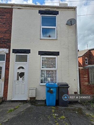 2 Bedroom End Of Terrace House To Rent In Kirkstead Avenue, Hull, HU8