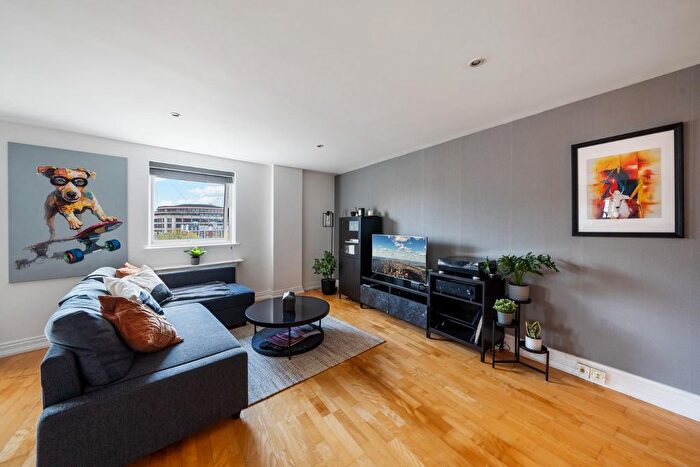 2 Bedroom Flat To Rent In Elizabeth Court, Palgrave Gardens, London, NW1