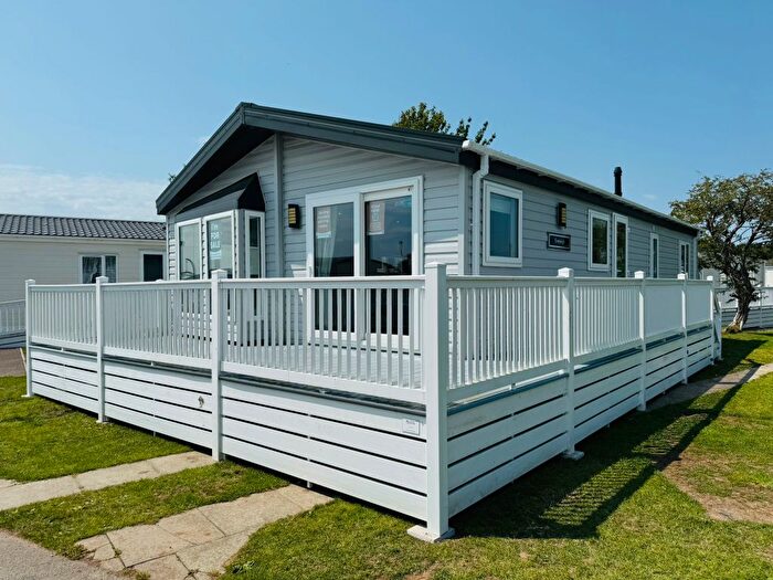 2 Bedroom Bungalow For Sale In Hook Lane, Warsash, Southampton, SO31