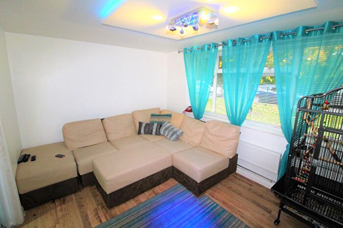 3 Bedroom Flat For Sale In Wordsworth Way, West Drayton, UB7