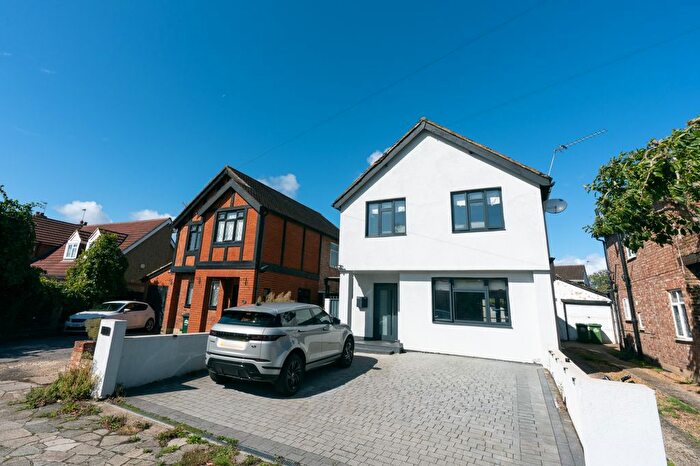 3 Bedroom Detached House For Sale In Fordbridge Road, Ashford, TW15