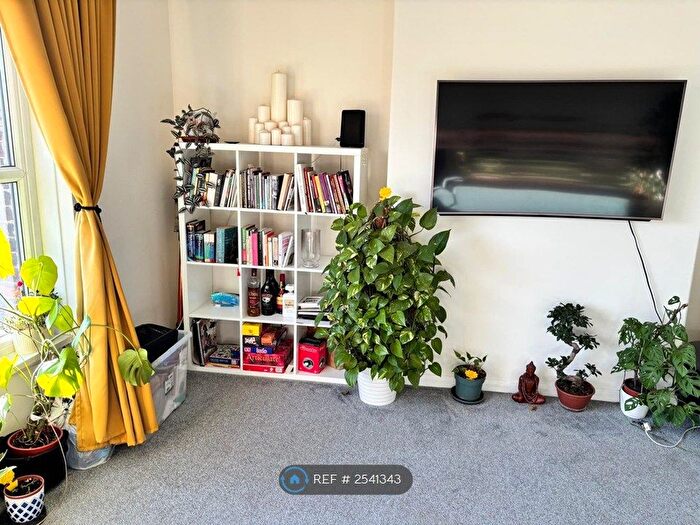 2 Bedroom Flat To Rent In Colworth Grove, London, SE17